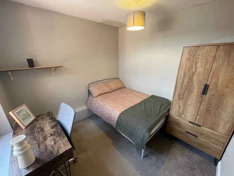 Modern 6 Bed, 3 Bath Student House // Jul 2026 - Image 11